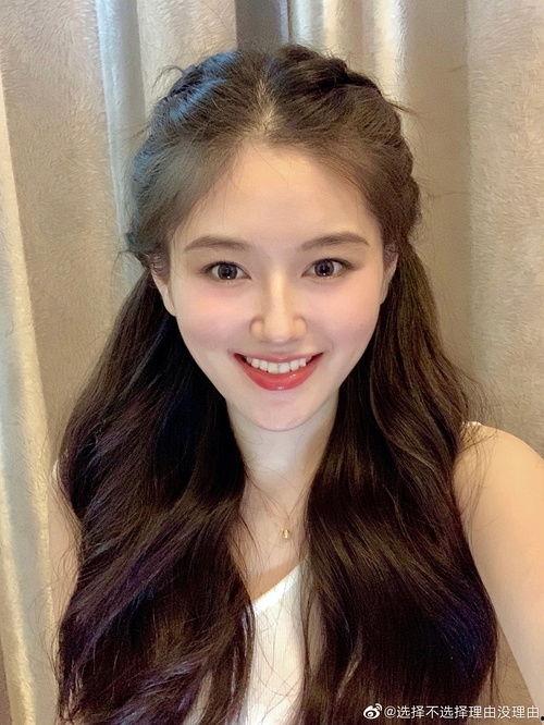 吃瓜情侣网红,揭秘吃瓜情侣网红的甜蜜日常